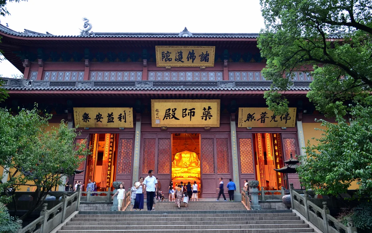 Medicine Buddha Hall at Lingyin Temple in Hangzhou with visitors on the stone steps